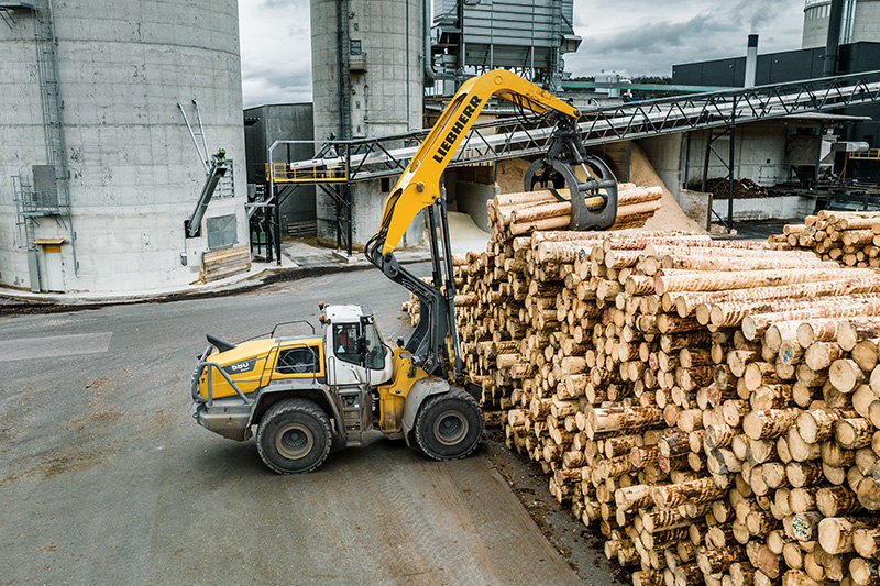 Après une période de test convaincante : Rubner Holzindustrie achète la L 580 LogHandler XPower® 